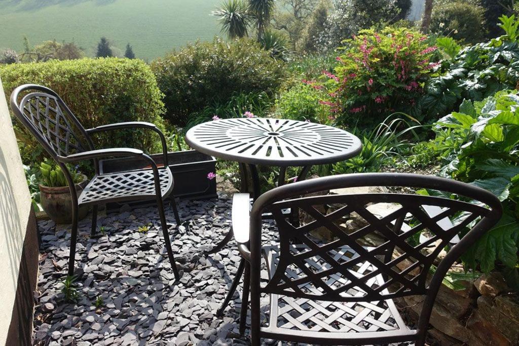Greenswood - Cosy Cottage, Rural Location, Beautiful Landscaped Gardens With Pond And Holiday home *