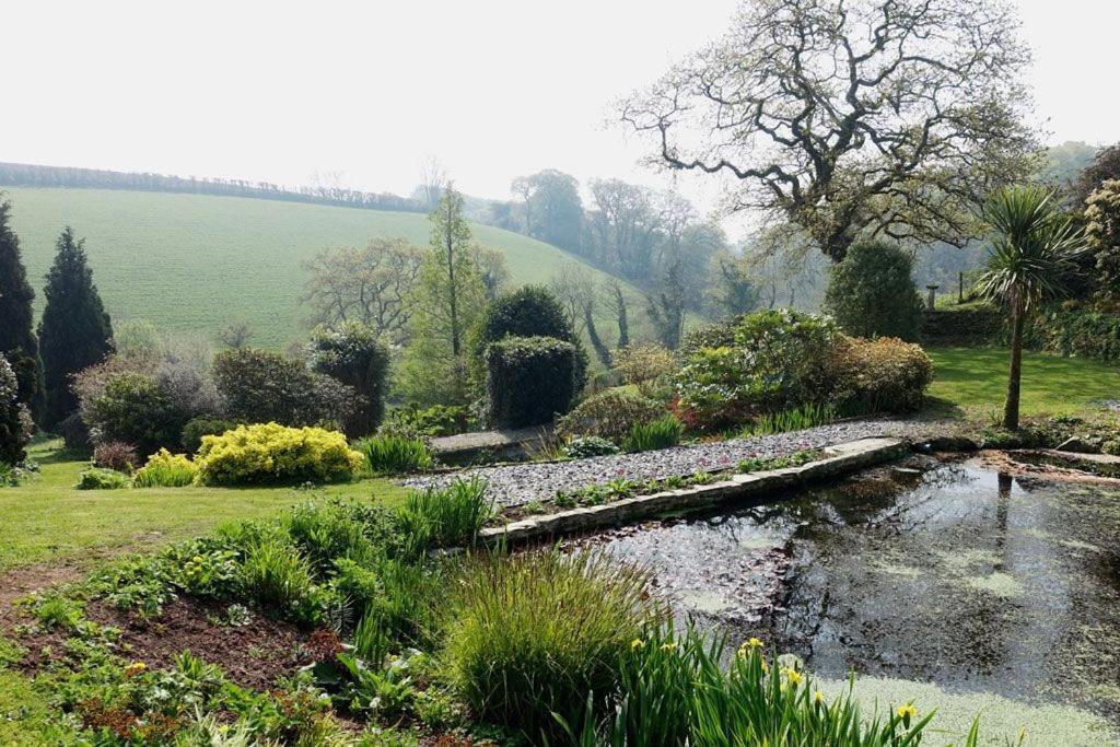 Greenswood - Cosy Cottage, Rural Location, Beautiful Landscaped Gardens With Pond And Dartmouth