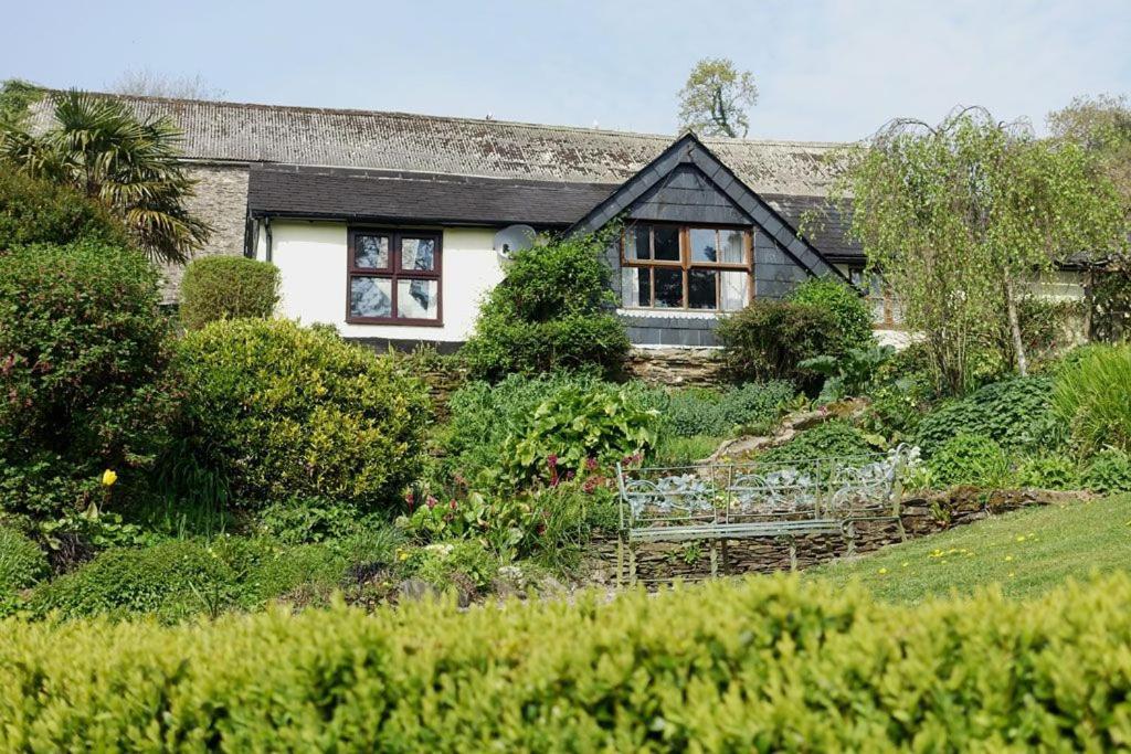 Greenswood - Cosy Cottage, Rural Location, Beautiful Landscaped Gardens With Pond And Holiday home *
