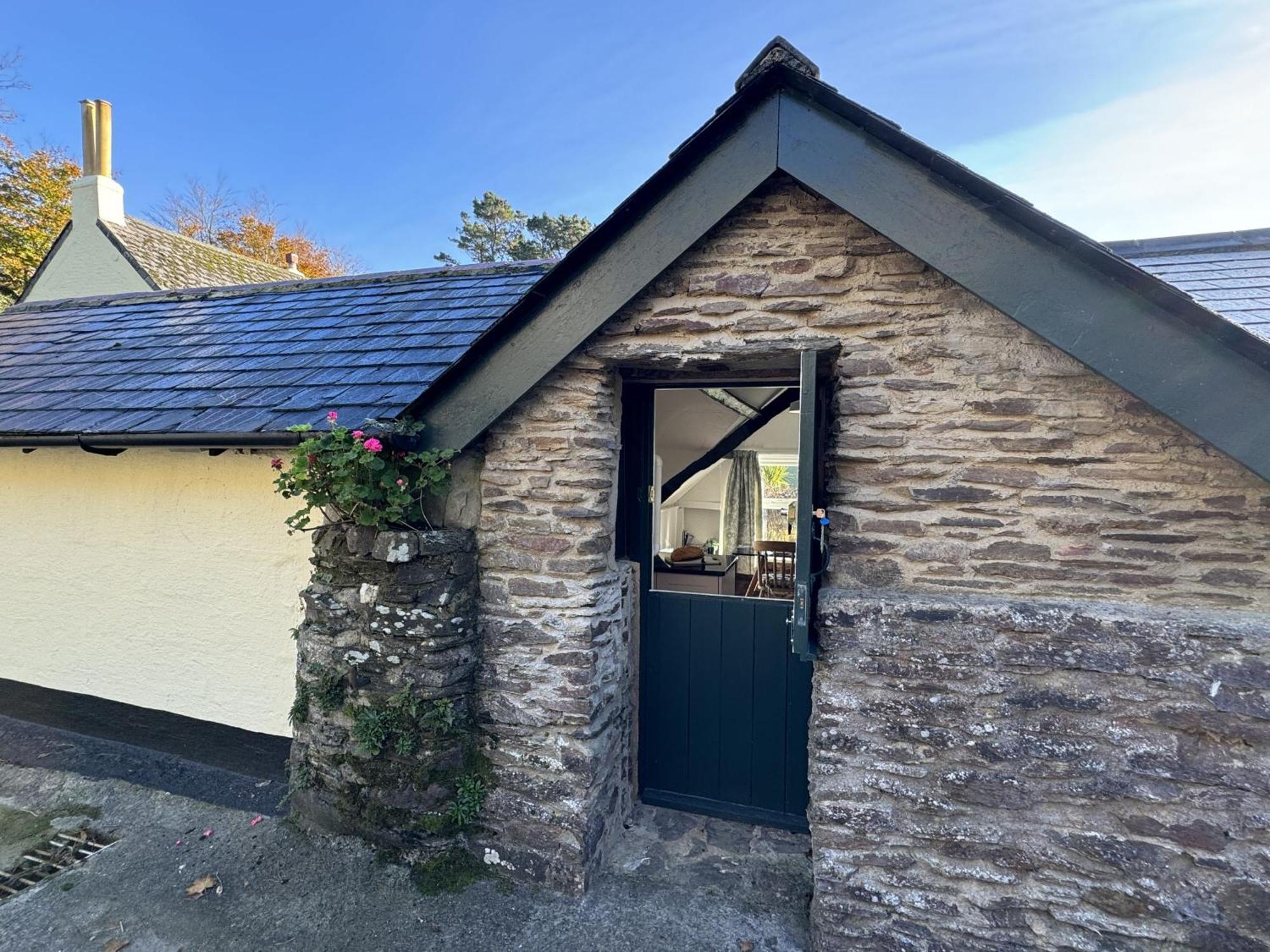 Greenswood - Cosy Cottage, Rural Location, Beautiful Landscaped Gardens With Pond And Holiday home Dartmouth