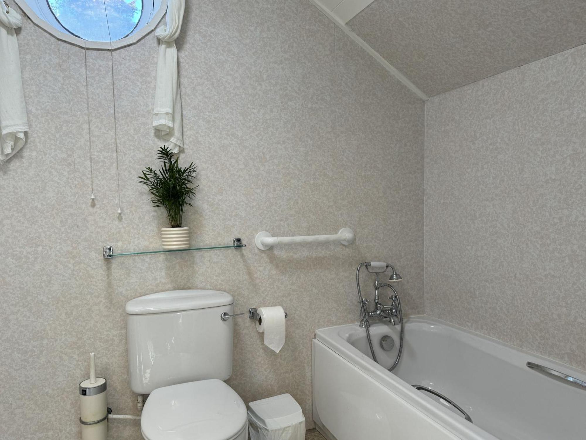 Holiday home Greenswood - Cosy Cottage, Rural Location, Beautiful Landscaped Gardens With Pond And Dartmouth