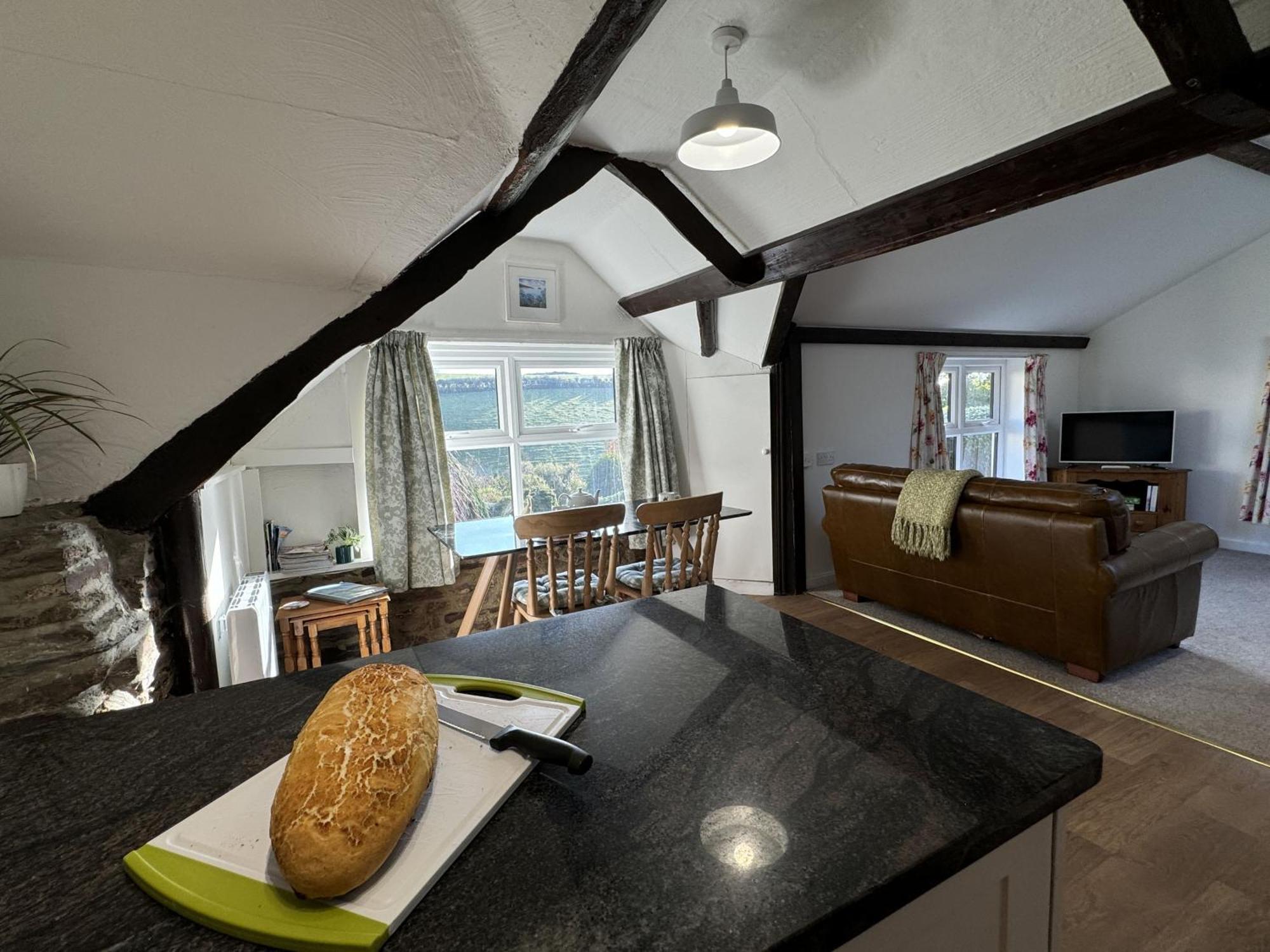 Greenswood - Cosy Cottage, Rural Location, Beautiful Landscaped Gardens With Pond And Dartmouth