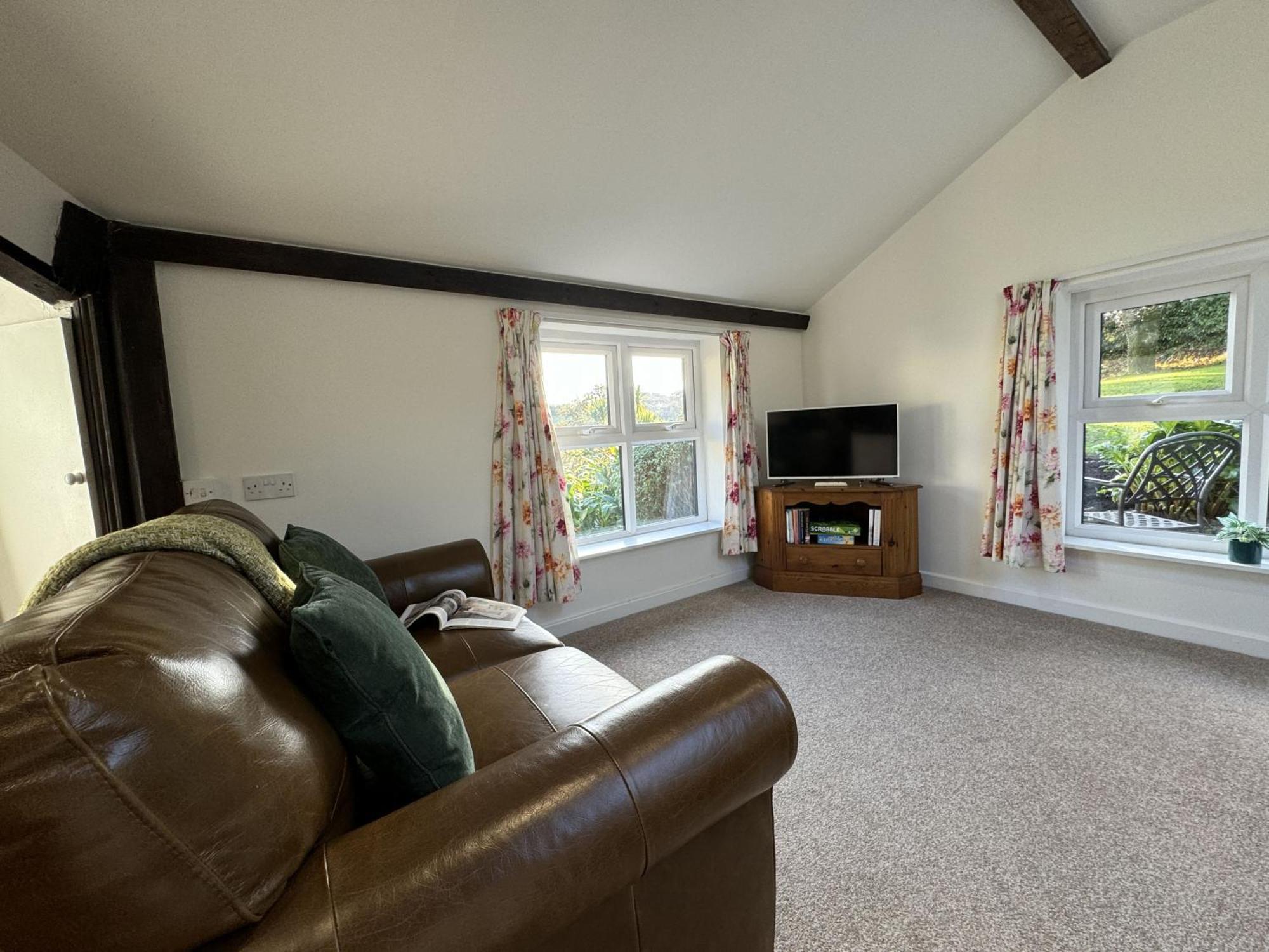 Greenswood - Cosy Cottage, Rural Location, Beautiful Landscaped Gardens With Pond And