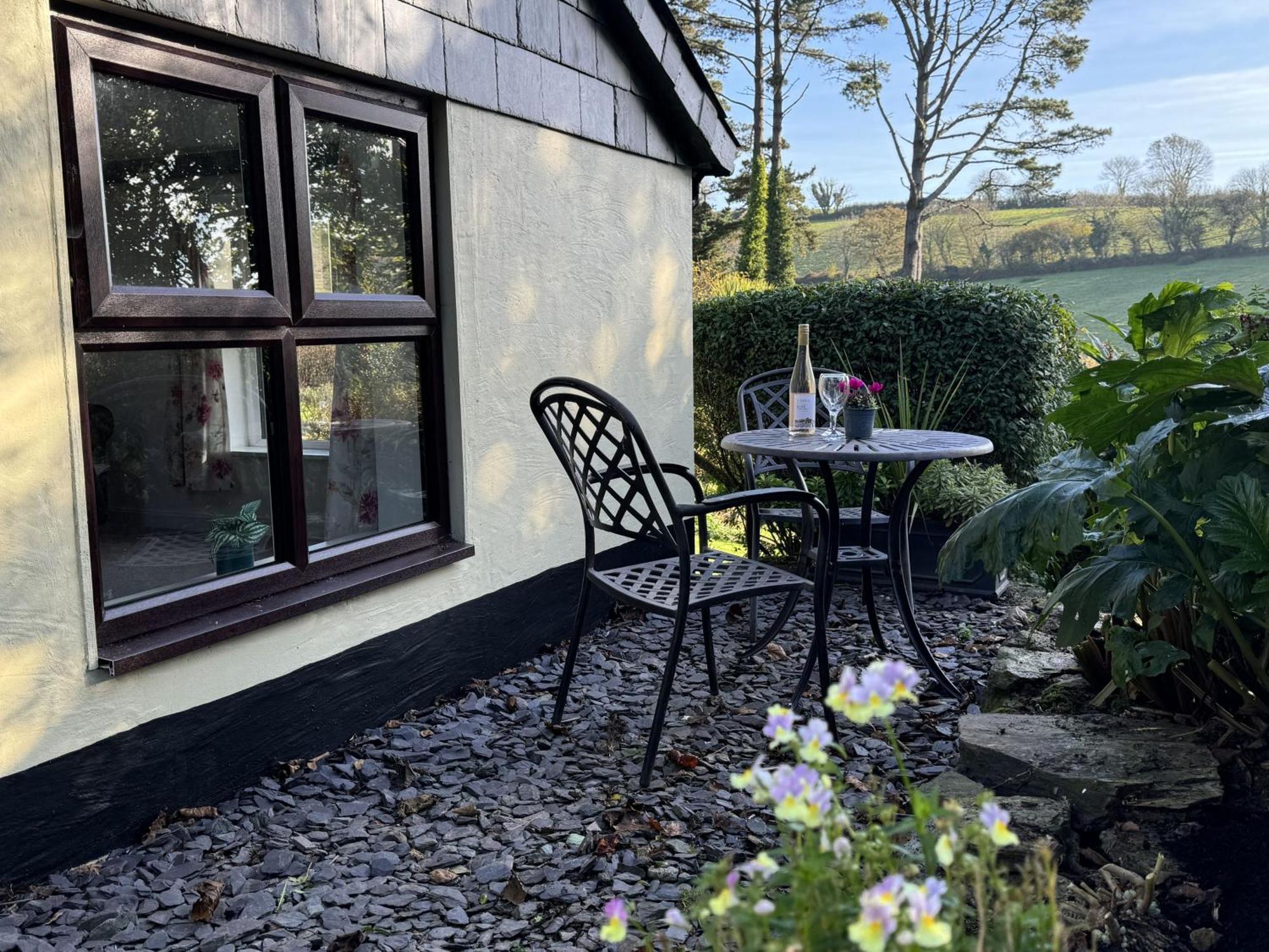 Greenswood - Cosy Cottage, Rural Location, Beautiful Landscaped Gardens With Pond And Dartmouth