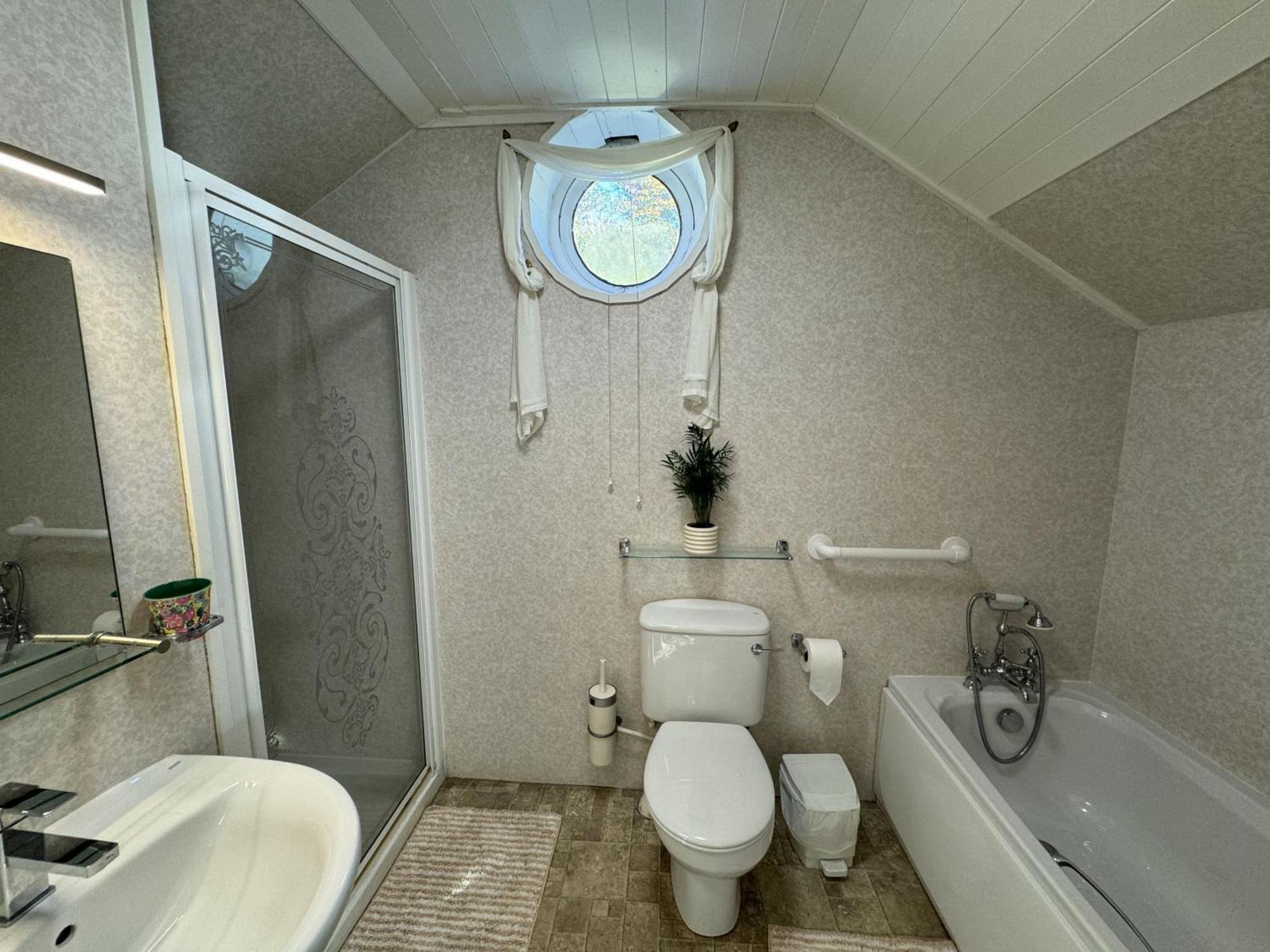 Greenswood - Cosy Cottage, Rural Location, Beautiful Landscaped Gardens With Pond And Dartmouth