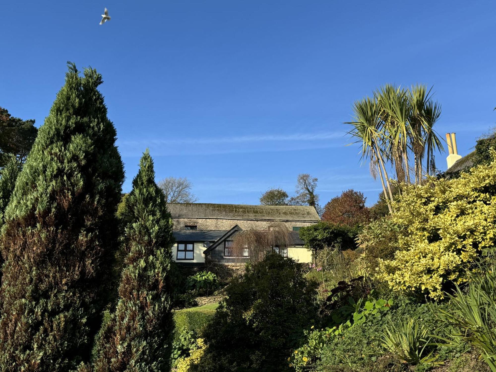 Casa de Férias Greenswood - Cosy Cottage, Rural Location, Beautiful Landscaped Gardens With Pond And *