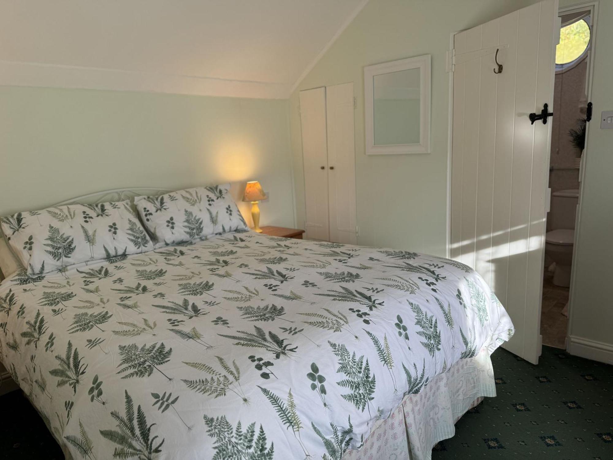 Greenswood - Cosy Cottage, Rural Location, Beautiful Landscaped Gardens With Pond And